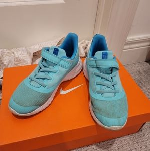 Nike girls running shoes